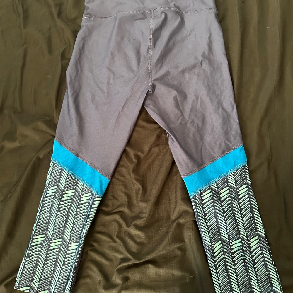 Under Armour Navy and Teal Patterned Compression Leggings - Size Small